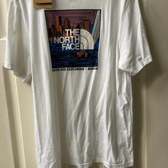 The North Face women’s  White T-Shirt - Picture 3 of 4